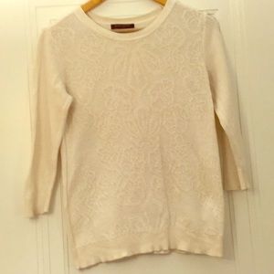 Sweet white three-quarter sleeve sweater